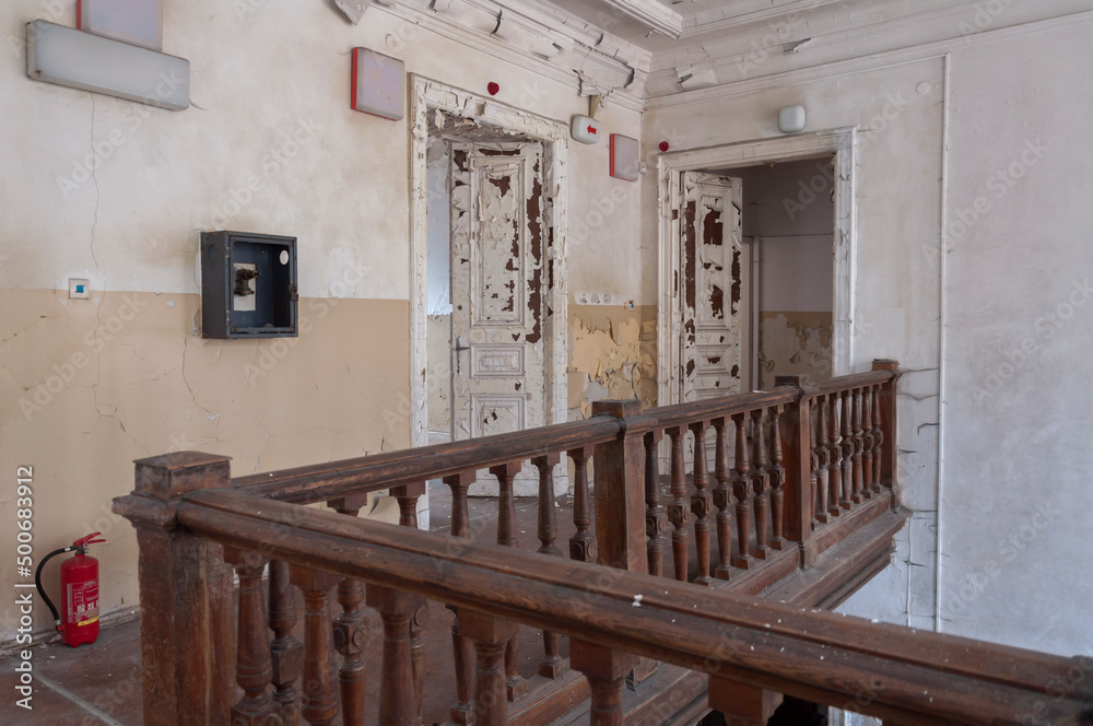 Urban exploration in an old abandoned hospital in a historic mansion in Poland - Urbex in Turczynek Urban exploration in an old abandoned hospital in a historic mansion in Poland - Urbex in Turczynek