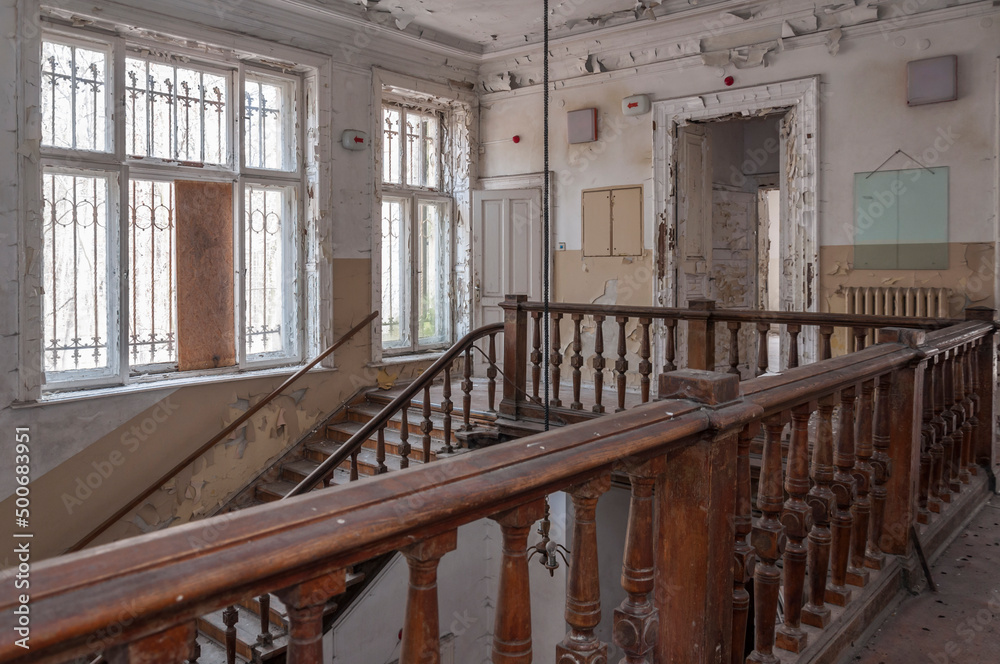 Urban exploration in an old abandoned hospital in a historic mansion in Poland - Urbex in Turczynek Urban exploration in an old abandoned hospital in a historic mansion in Poland - Urbex in Turczynek