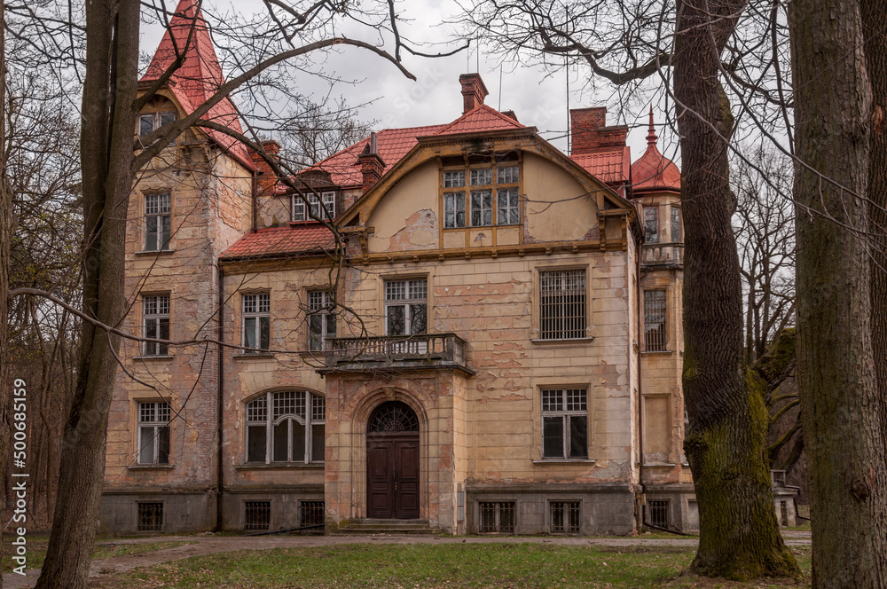 Fototapeta premium Urban exploration in an old abandoned hospital in a historic mansion in Poland - Urbex