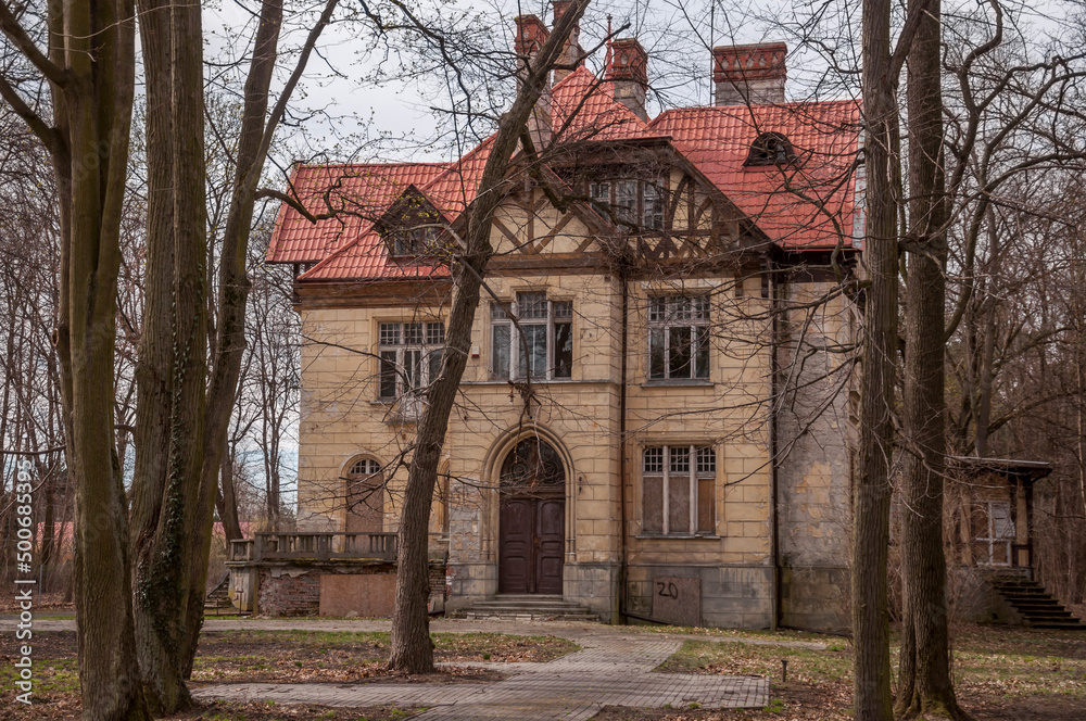 Urban exploration in an old abandoned hospital in a historic mansion in Poland - Urbex Urban exploration in an old abandoned hospital in a historic mansion in Poland - Urbex