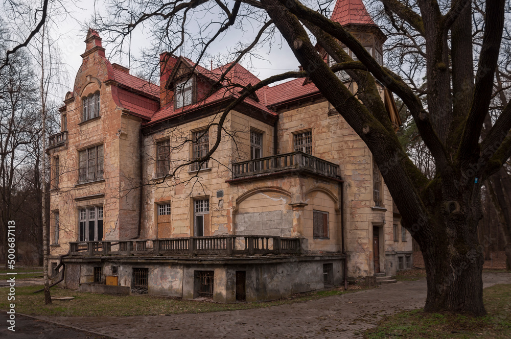 Urban exploration in an old abandoned hospital in a historic mansion in Poland - Urbex Urban exploration in an old abandoned hospital in a historic mansion in Poland - Urbex