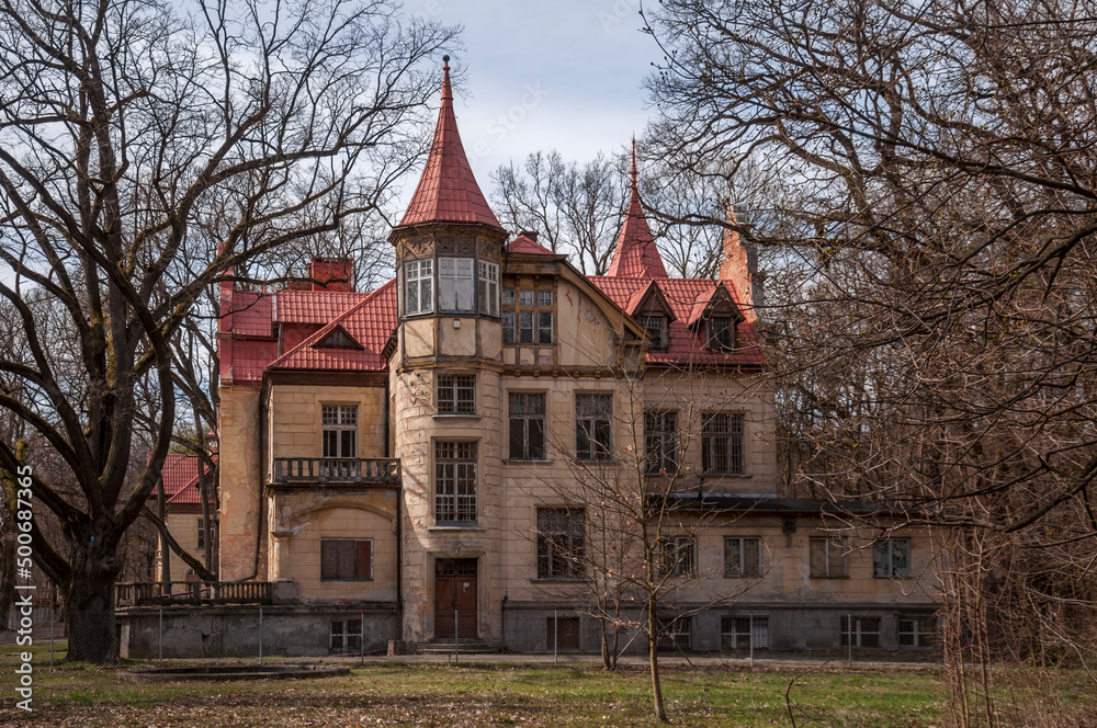 Obraz premium Urban exploration in an old abandoned hospital in a historic mansion in Poland - Urbex