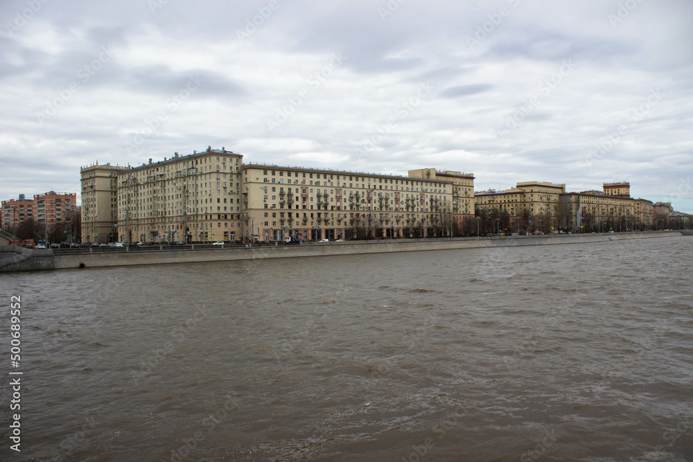Fototapeta premium Beautiful architecture buildings across the river