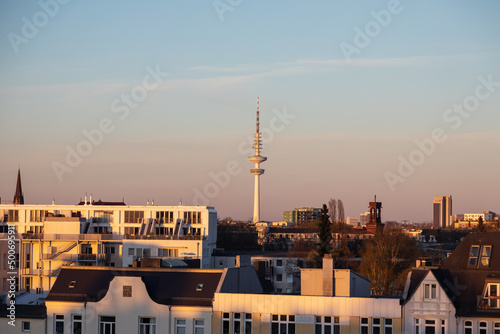 Sonnenuntergang über Hamburg mit dem Hamburger Fernsehturm