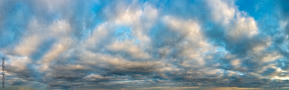 Obraz premium Fantastic clouds against blue sky, panorama