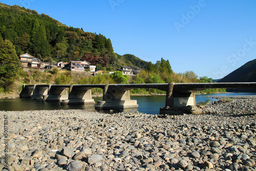 高知県四万十市　口屋内沈下橋の風景