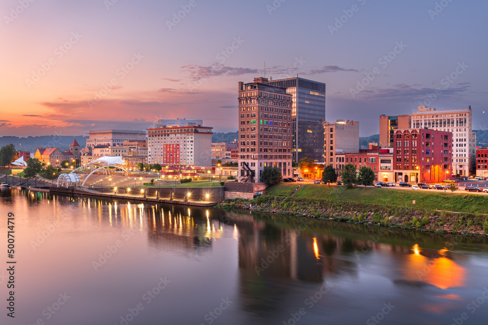 Fototapeta premium Charleston, West Virginia, USA skyline on the Kanawha River