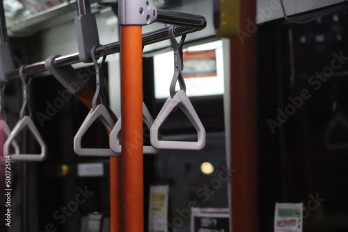 吊り革 バス 