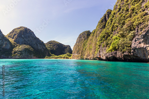 Maya Bay is one of the popular tourist attractions in Phi Phi Le island. Beautiful turquoise ocean dream destination in Thailand.