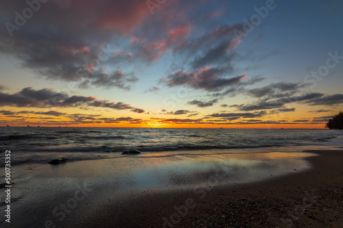 Wschód słońca nad morzem  © Andrzej