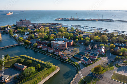 Fotografiet Aerial view of Fort Monroe, Old Point Comfort Marina and the Hampton Roads Bridg