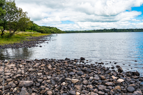 Seeufer in Irland mit Wolken © Lukas Köhler