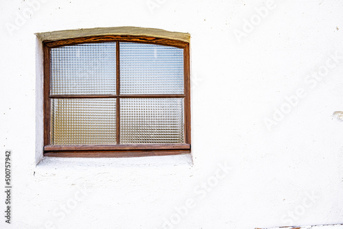 Okno, wiejskie okno, budynek z oknem, ściana z oknem, mur