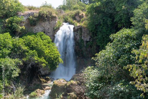 Photo sinking waterfall in the lagoons of ruidera castilla la mancha