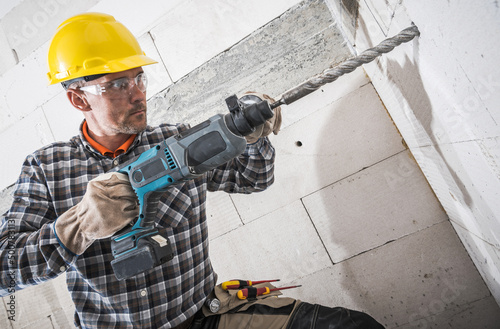 Fotografia Construction Worker with Powerful Hammer Drill