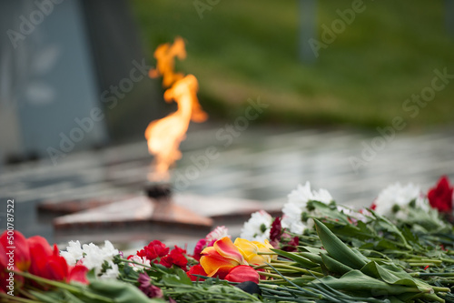 Canvas Print eternal flame and flowers in memory of the fallen soldiers