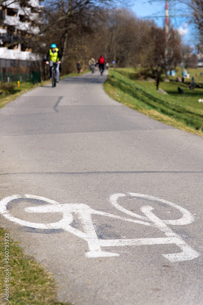 Obraz premium bike lane with sign of bicycles in city. urban city transport concept.