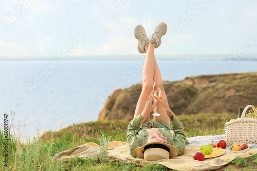 Happy young woman having pi...