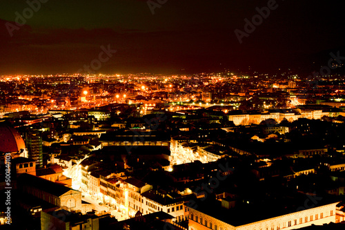 サンタ・マリア・デル・フィオーレのクーポラからのフィレンツェの夜景