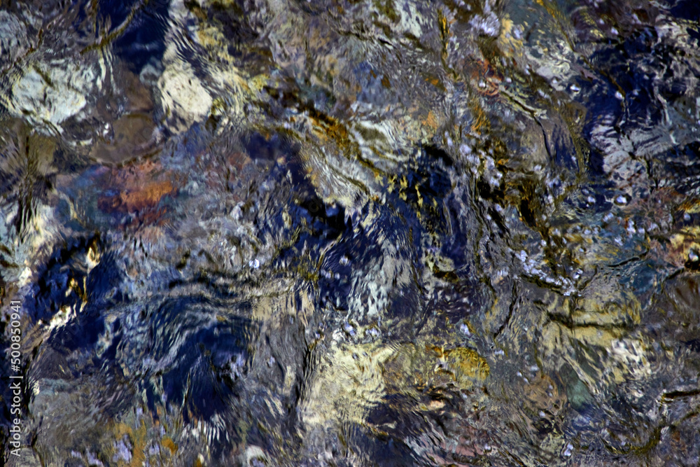 Fototapeta premium fließendes Wasser im Fluss