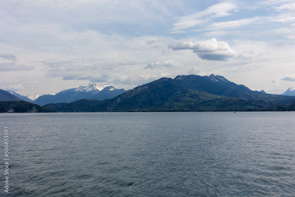 Paysage du lac d'Annecy en Savoie France