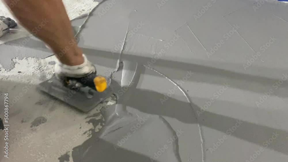 Applying a decorative microcement coating to the floor