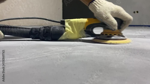 Floor grinding for decorative microcement finishing