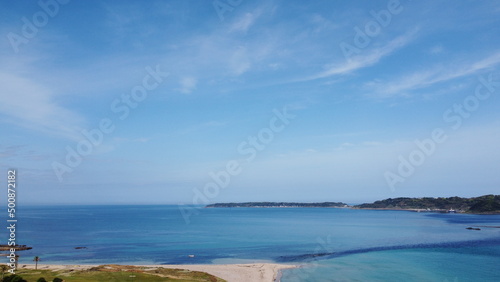 角島大橋　ドローン空撮空からの眺め　角島と青い空とエメラルドグリーンとブルーの海 © YuAiru