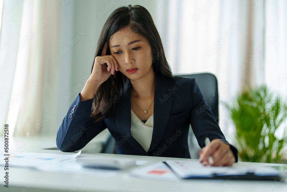 Concept Burnout Syndrome. Business Woman feels uncomfortable working. Which is caused by stress, accumulated from unsuccessful work And less resting body. Consult a specialist psychiatrist. Concept Burnout Syndrome. Business Woman feels uncomfortable working. Which is caused by stress, accumulated from unsuccessful work And less resting body. Consult a specialist psychiatrist.
