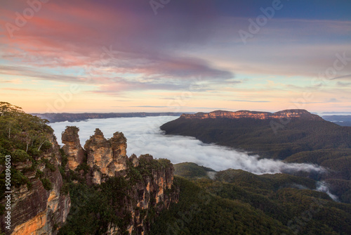 Sunrise over the Three Sisters, Katoomba, Blue Mountains, NSW, Australia