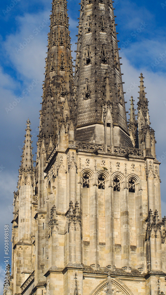 Vue rapprochée de la structure de la Cathédrale Saint-André, dans le centre-ville de Bordeaux