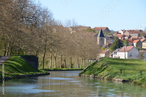 Paysage canal de Bourgogne navigation plaisance