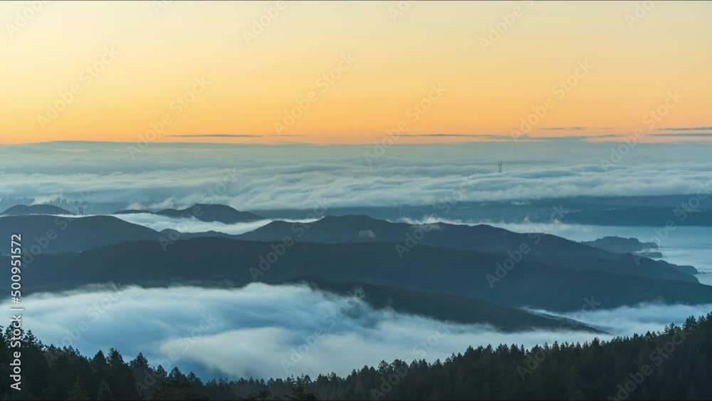 Timelapse - Fog Downtown San Francisco Bay from Mt Tamalpais - Golden Gate Bride, Sutro Tower