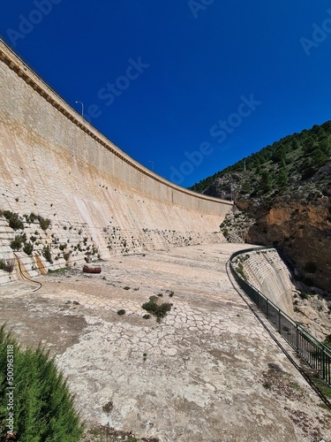 Presa del embalse de Vadeinfierno en Lorca. 