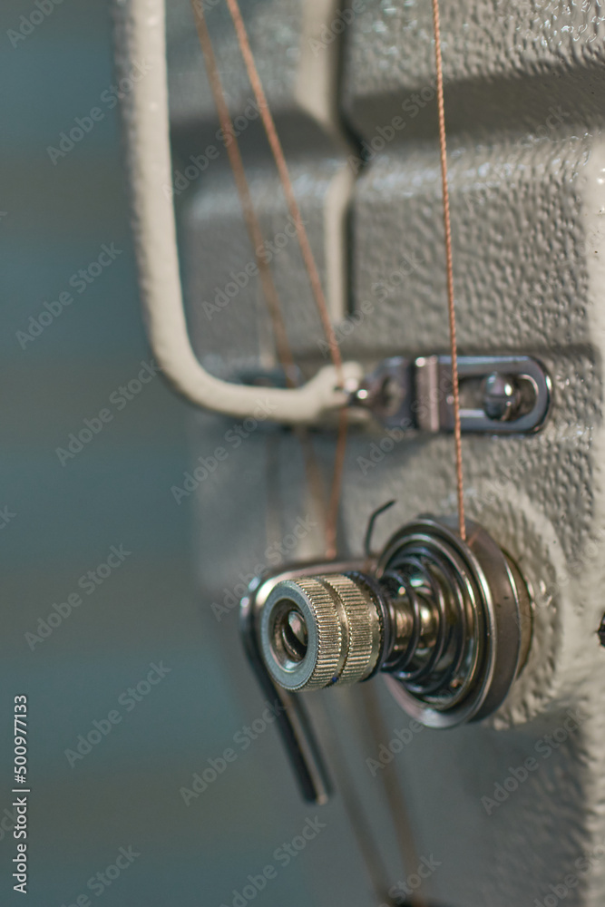 Sewing machine for watering heavy materials Sewing machine for watering heavy materials