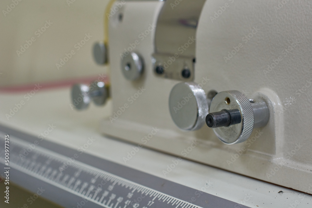 Sewing machine for watering heavy materials Sewing machine for watering heavy materials
