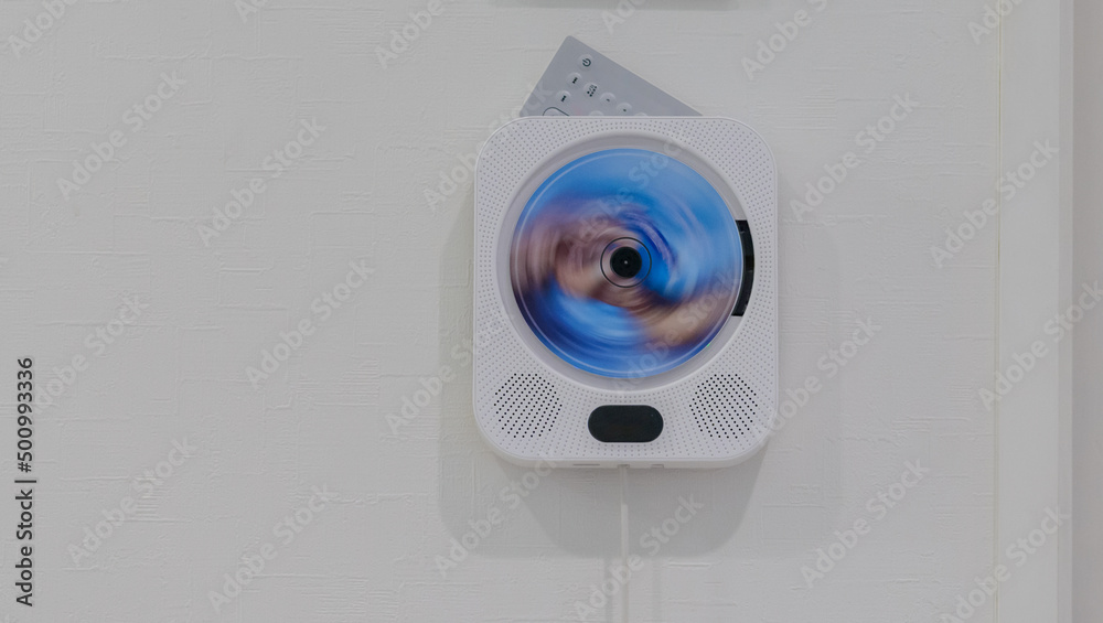 壁掛け式のCDプレーヤー