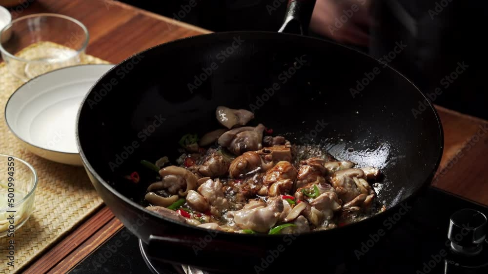 Internet celebrity, cooking process of takeaway food yellow braised chicken Internet celebrity, cooking process of takeaway food yellow braised chicken