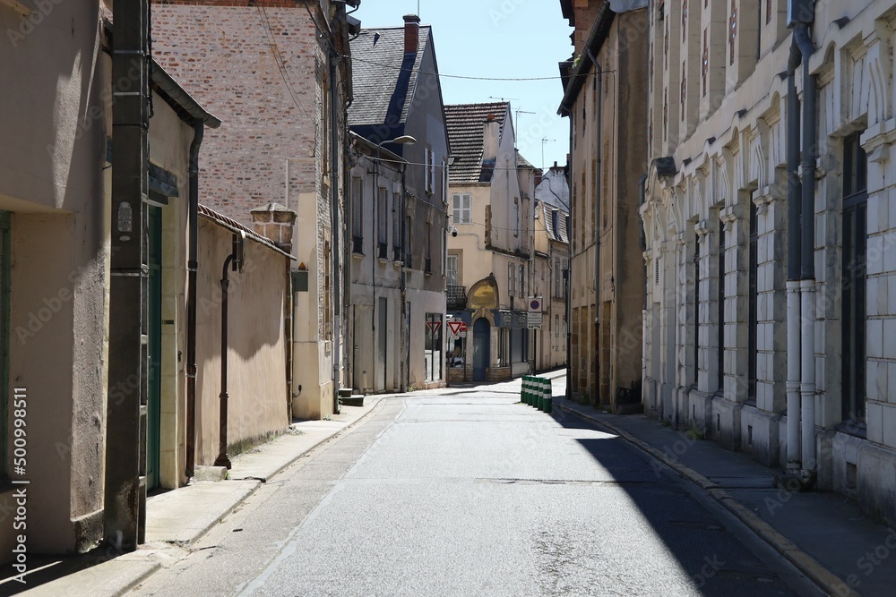 Ancienne rue typique, ville de Moulins, département de l'Allier, France