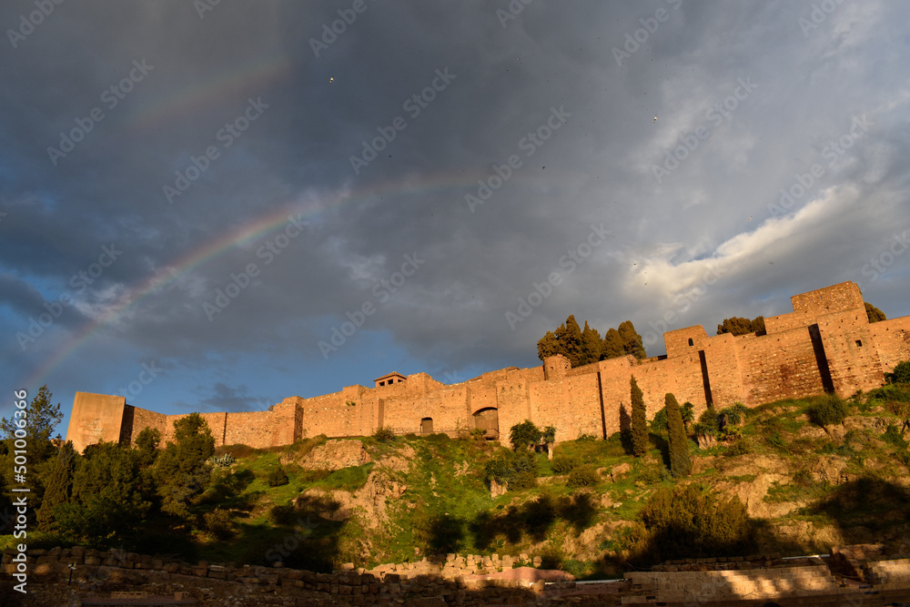 Doble arcoíris sobre un antigua castillo musulmán 