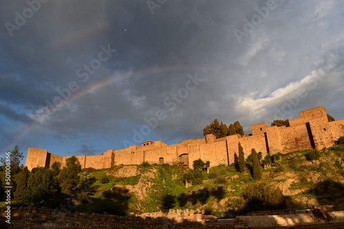 Doble arcoíris sobre un antigua castillo musulmán 