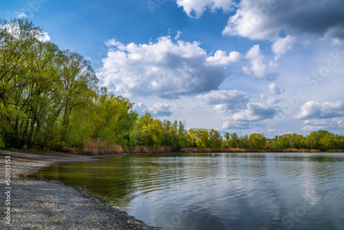 Markelfinger Winkel Fr  hling Sonnenschein und sch  ne Wolkenstimmung 