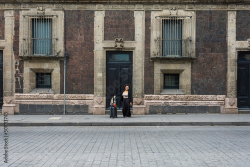 Afro-descendant woman next to an old door in Cidade do México, CDMX, Mexico