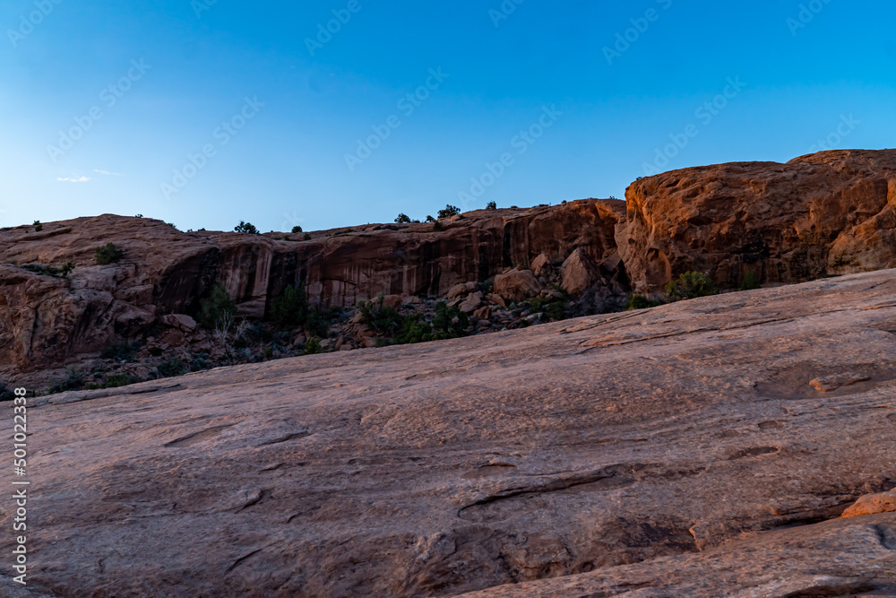 Fototapeta premium Sunset at Arches National Park over the mountain that leads to the Delicate Arch
