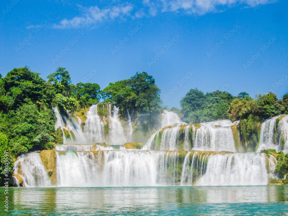 Naklejka premium Scenery of the Trans-national Waterfall in Chongzuo Detian, Guangxi, China