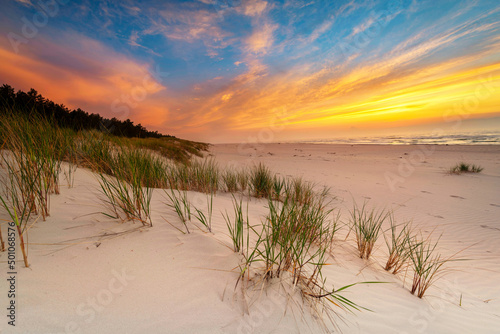 Fototapeta Naklejka Na Ścianę i Meble -  Beautiful summer sunset over beach at the sea