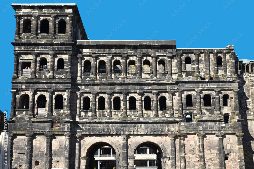 Façade romaine de la Porta Nigra à Trèves. Allemagne