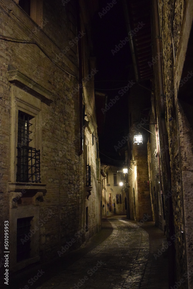 Assisi, Altstadt bei Nacht