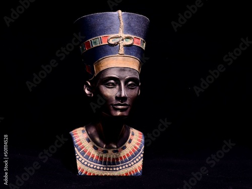 Obraz na plátně Famous Statuette Bust of Queen Nefertiti
