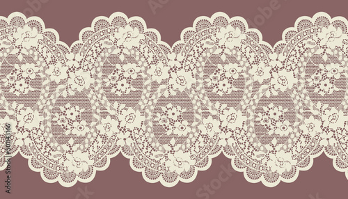 Beige Double Scallop Edge Lace Trim. 